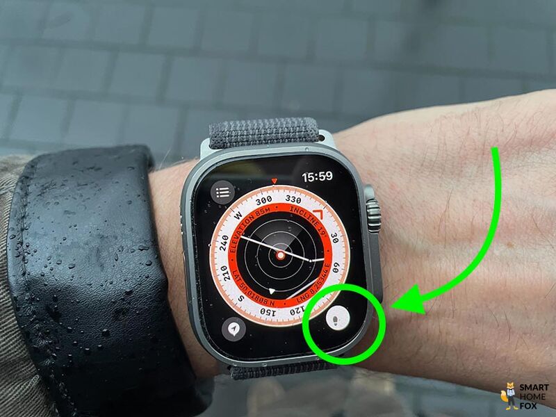 Man sieht den Kompass auf der Apple Watch Ultra.